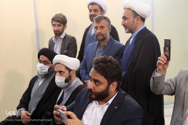 مراسم رونمایی از جدیدترین نرم افزارهای موبایلی پژوهشگاه علوم و فرهنگ اسلامی در نمایشگاه قرآن