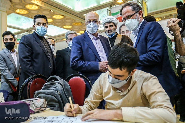 بازدید وزیر علوم از نمایشگاه قرآن