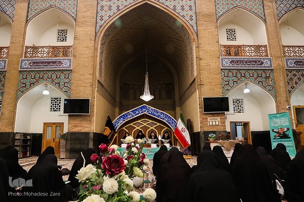 مراسم جزء خوانی قرآن کریم باحضور بانوان مجاور و زائر امام رئوف در دارالقرآن حرم مطهر امام رضا(ع)