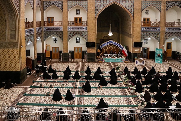 مراسم جزء خوانی قرآن کریم باحضور بانوان مجاور و زائر امام رئوف در دارالقرآن حرم مطهر امام رضا(ع)