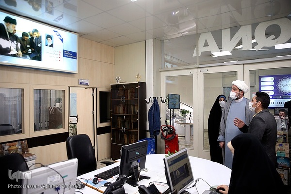 بازدید شیخ خیرالدین الهادی، مدیر دارالقرآن آستان مقدس امام حسین(ع) از تحریریه فارسی ایکنا