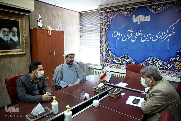 نشست شیخ خیرالدین الهادی، مدیر دارالقرآن آستان مقدس امام حسین(ع) با محمدحسین حسنی، مدیرعامل ایکنا