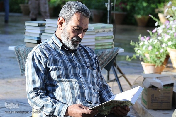 محفل قرآنی در آرامگاه حافظ