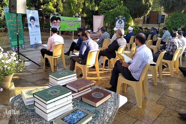 محفل قرآنی در آرامگاه حافظ