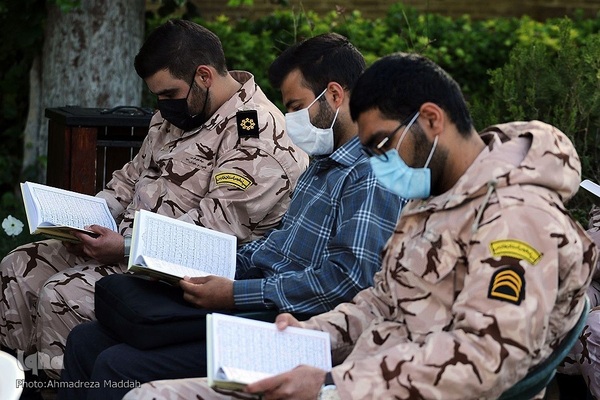 محفل قرآنی در آرامگاه حافظ