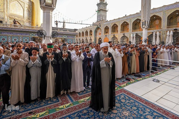 اقامه نماز عید سعید فطر در حرم امیرالمومنین(ع)