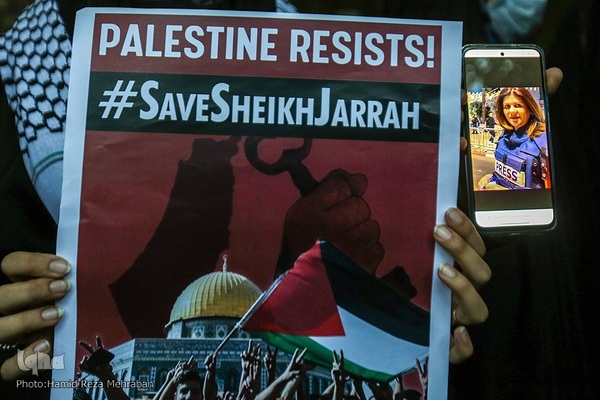 تجمع مردمی در محکومیت شهادت خبرنگار فلسطینی