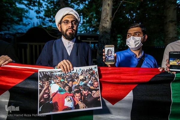 تجمع مردمی در محکومیت شهادت خبرنگار فلسطینی