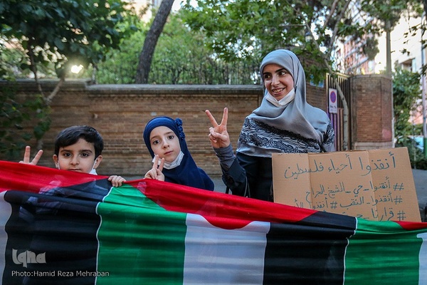 تجمع مردمی در محکومیت شهادت خبرنگار فلسطینی