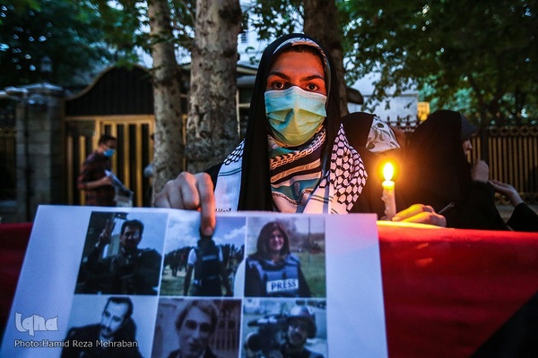 تجمع مردمی در محکومیت شهادت خبرنگار فلسطینی