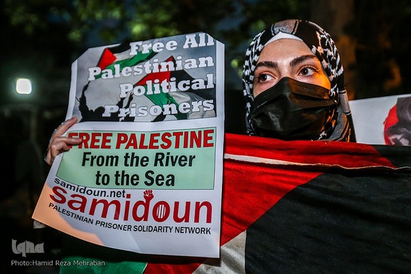 تجمع مردمی در محکومیت شهادت خبرنگار فلسطینی