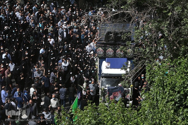 مراسم تشییع پیکر آیت الله سید عبدالله فاطمی‌نیا(ره) در مسجد دانشگاه تهران