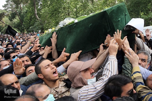 مراسم تشییع پیکر آیت الله سید عبدالله فاطمی‌نیا(ره) در مسجد دانشگاه تهران