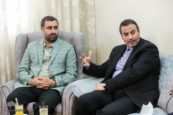 حضور رئیس حوزه ریاست مجلس شورای اسلامی در منزل شهید مهدی تقوی