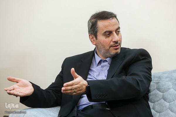 حضور رئیس حوزه ریاست مجلس شورای اسلامی در منزل شهید مهدی تقوی