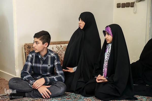 حضور رئیس حوزه ریاست مجلس شورای اسلامی در منزل شهید مهدی تقوی