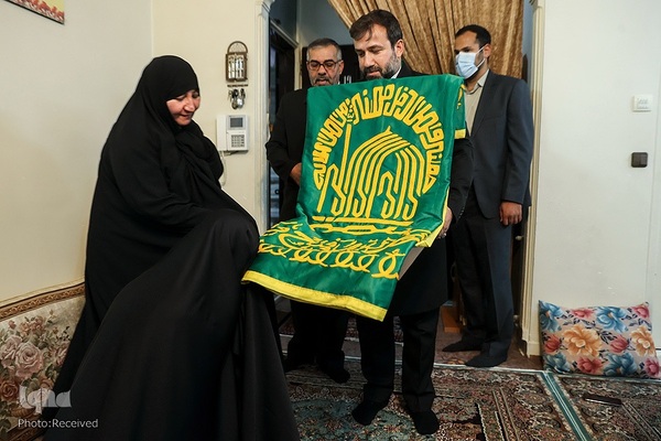 حضور رئیس حوزه ریاست مجلس شورای اسلامی در منزل شهید مهدی تقوی