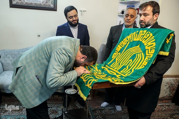 حضور رئیس حوزه ریاست مجلس شورای اسلامی در منزل شهید مهدی تقوی