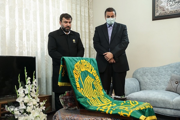 حضور رئیس حوزه ریاست مجلس شورای اسلامی در منزل شهید مهدی تقوی