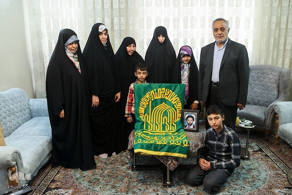 حضور رئیس حوزه ریاست مجلس شورای اسلامی در منزل شهید مهدی تقوی