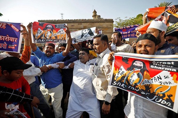 اعتراض مسلمانان به هتک حرمت ساحت مقدس پیامبر اکرم (ص) در شهرهای مختلف هند