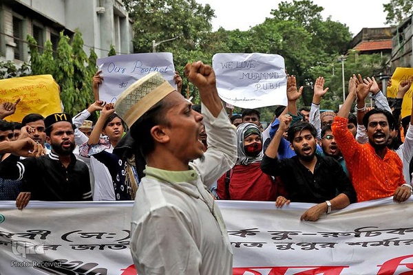 اعتراض مسلمانان به هتک حرمت ساحت مقدس پیامبر اکرم (ص) در شهرهای مختلف هند