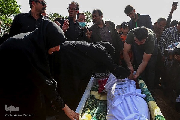 مراسم تشییع و خاکسپاری پیکر استاد محمدعلى کریم خانى، ذاکر و مداح اهل بیت (ع) در شهر نرجه از توابع شهرستان تاکستان در استان قزوین