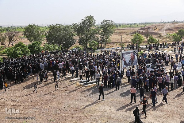 مراسم تشییع و خاکسپاری پیکر استاد محمدعلى کریم خانى، ذاکر و مداح اهل بیت (ع) در شهر نرجه از توابع شهرستان تاکستان در استان قزوین