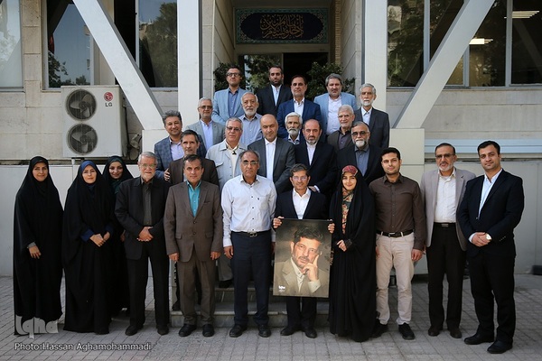 عکس یادگاری شرکت کنندگان در آیین عصر دلنشین استاد «عباس خامه‌یار» رایزن فرهنگی سابق ایران در لبنان