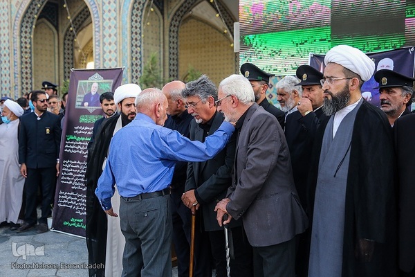 مراسم خاکسپاری مرحوم احمد مهدوی دامغانی در حرم مطهر رضوی