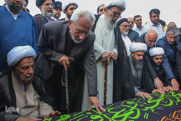 مراسم خاکسپاری مرحوم احمد مهدوی دامغانی در حرم مطهر رضوی