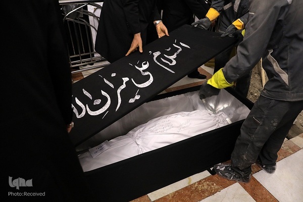 مراسم خاکسپاری مرحوم احمد مهدوی دامغانی در حرم مطهر رضوی