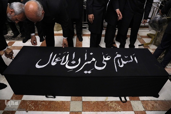 مراسم خاکسپاری مرحوم احمد مهدوی دامغانی در حرم مطهر رضوی