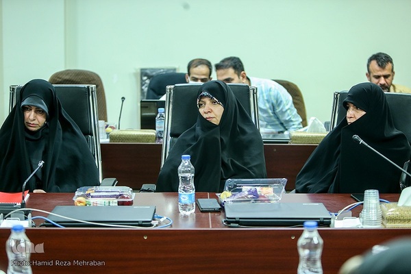 نشست مدیران مرکز امور قرآنی اوقاف با بانوان فعال قرآنی