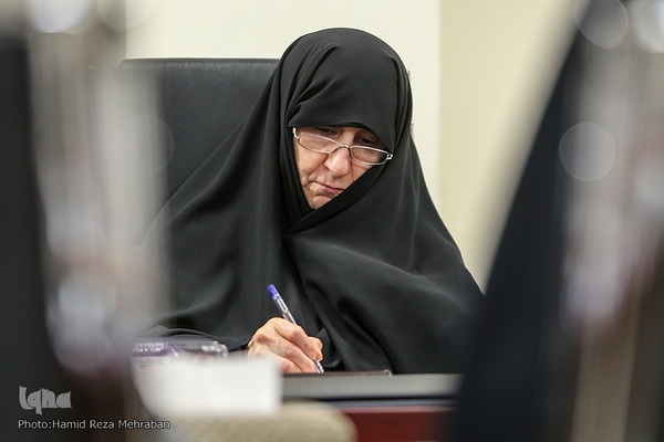 نشست مدیران مرکز امور قرآنی اوقاف با بانوان فعال قرآنی