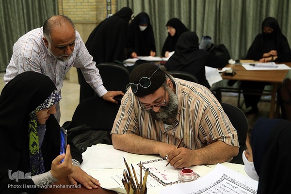 گردهمایی نسخ نویسان و ثلث نویسان ایران اسلامی در حسینیه الزهرا(س)