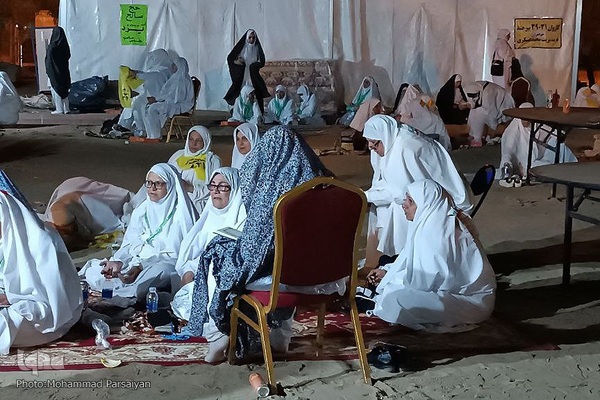 دعای عرفه حجاج ایرانی در صحرای عرفات