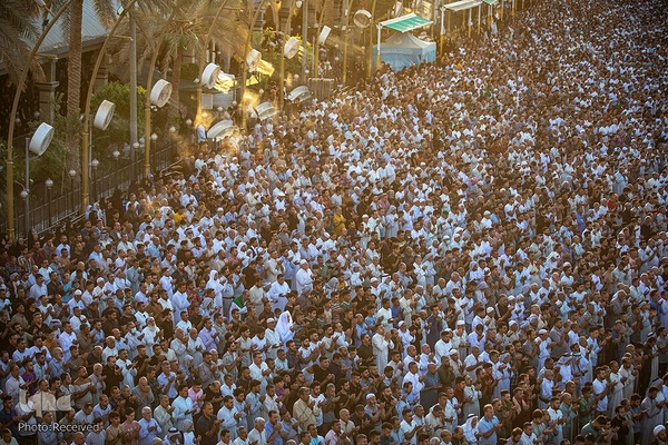 اقامه نماز عید قربان در آستان مقدس حسینی
