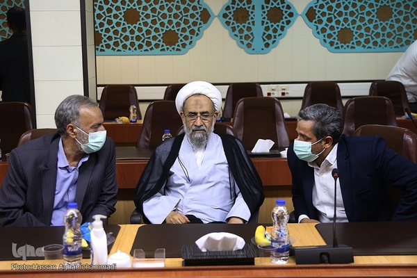 مراسم رونمایی ازسه کتاب جدید حجت الاسلام والمسلمین قرائتی، مفسر قرآن کریم در ایکنا