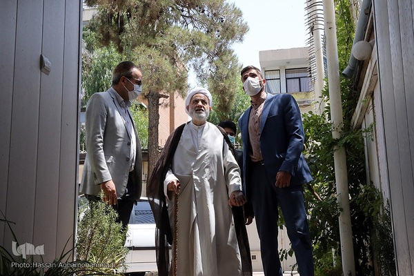 مراسم رونمایی ازسه کتاب جدید حجت الاسلام والمسلمین قرائتی، مفسر قرآن کریم در ایکنا