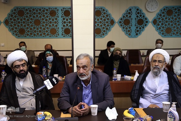 مراسم رونمایی ازسه کتاب جدید حجت الاسلام والمسلمین قرائتی، مفسر قرآن کریم در ایکنا