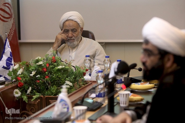 مراسم رونمایی ازسه کتاب جدید حجت الاسلام والمسلمین قرائتی، مفسر قرآن کریم در ایکنا