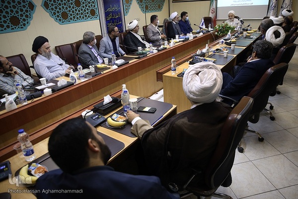 مراسم رونمایی ازسه کتاب جدید حجت الاسلام والمسلمین قرائتی، مفسر قرآن کریم در ایکنا