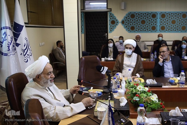 مراسم رونمایی ازسه کتاب جدید حجت الاسلام والمسلمین قرائتی، مفسر قرآن کریم در ایکنا