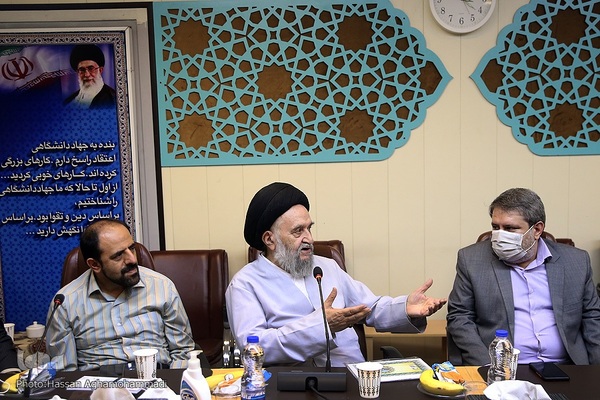 مراسم رونمایی ازسه کتاب جدید حجت الاسلام والمسلمین قرائتی