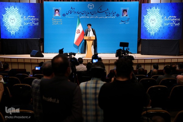 دیدار حجت‌الاسلام و المسلمین ابراهیم رییسی، رییس جمهور با جمعی از مدیران و پژوهشگران جهاد دانشگاهی