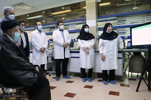بازدید حجت‌الاسلام و المسلمین ابراهیم رییسی، رییس جمهور از بخشهای مختلف پژوهشگاه رویان جهاد‌دانشگاهی