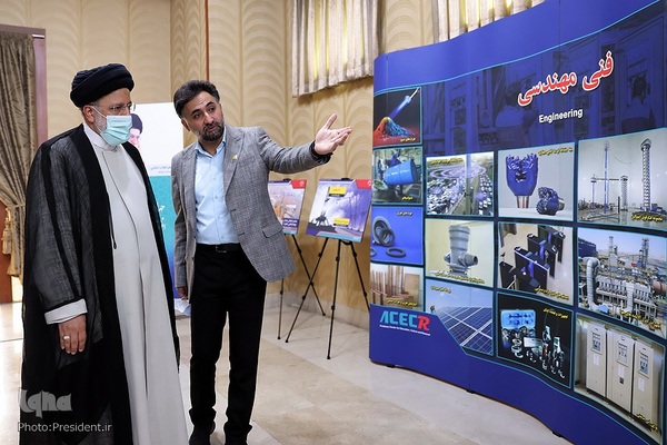 بازدید حجت‌الاسلام و المسلمین ابراهیم رییسی، رییس‌جمهور از نمایشگاه دستاوردهای جهاد‌دانشگاهی
