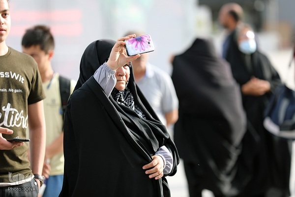 اهتزاز پرچم حضرت سیدالشهدا در میدان امام حسین علیه السلام