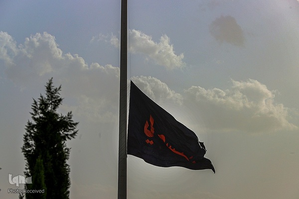 آیین برافراشتن پرچم حسینی بر فراز بلندترین سکوی پرچم ایران